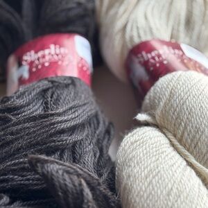 Sherlin Alpaca New Zeland Yarn Bundle 2 Hanks in Cream and Black